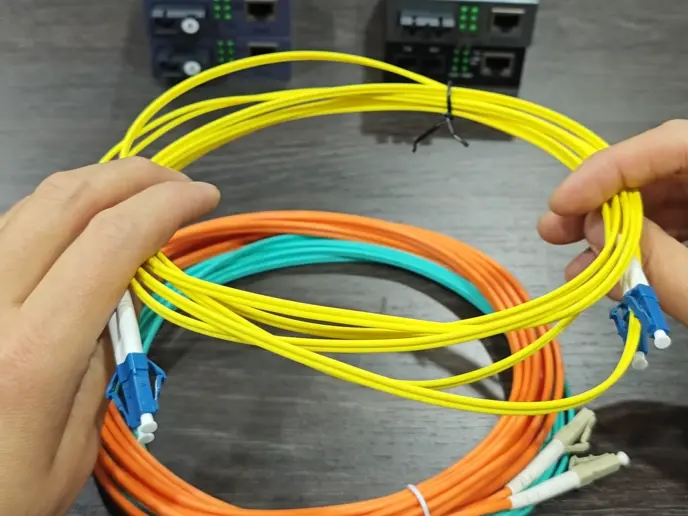 Why Is SMF More Efficient Over Long Distances Than MMF?